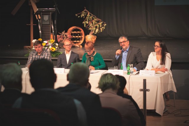 Zasedanje podeželskega parlamenta